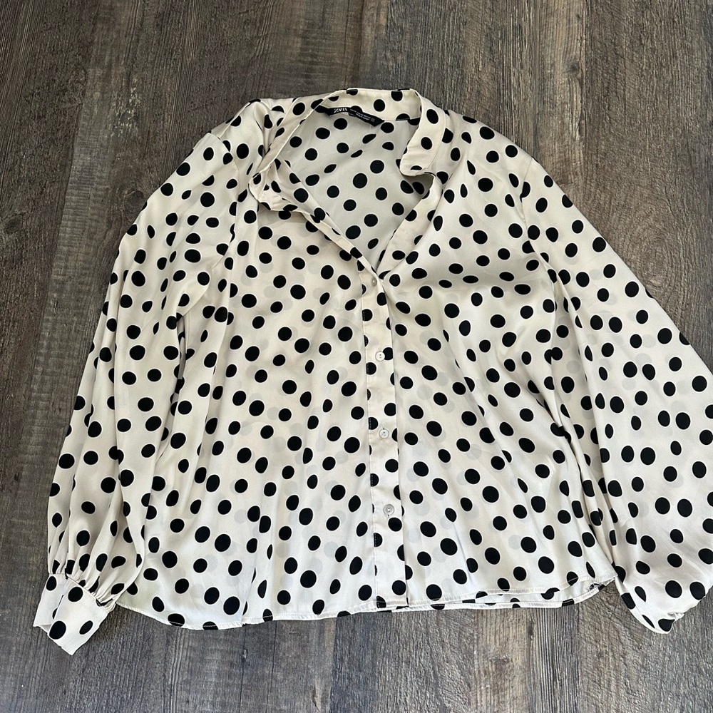 Zara Polka Dot Button Down Black & White size XS flowy top worn once